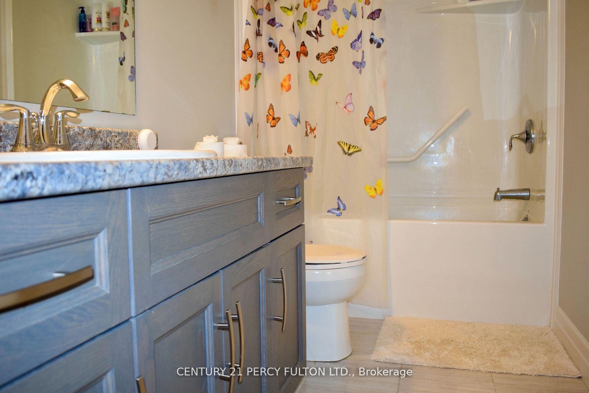 Photo 11 of 36 Robertson Drive, Stratford — HOMEH