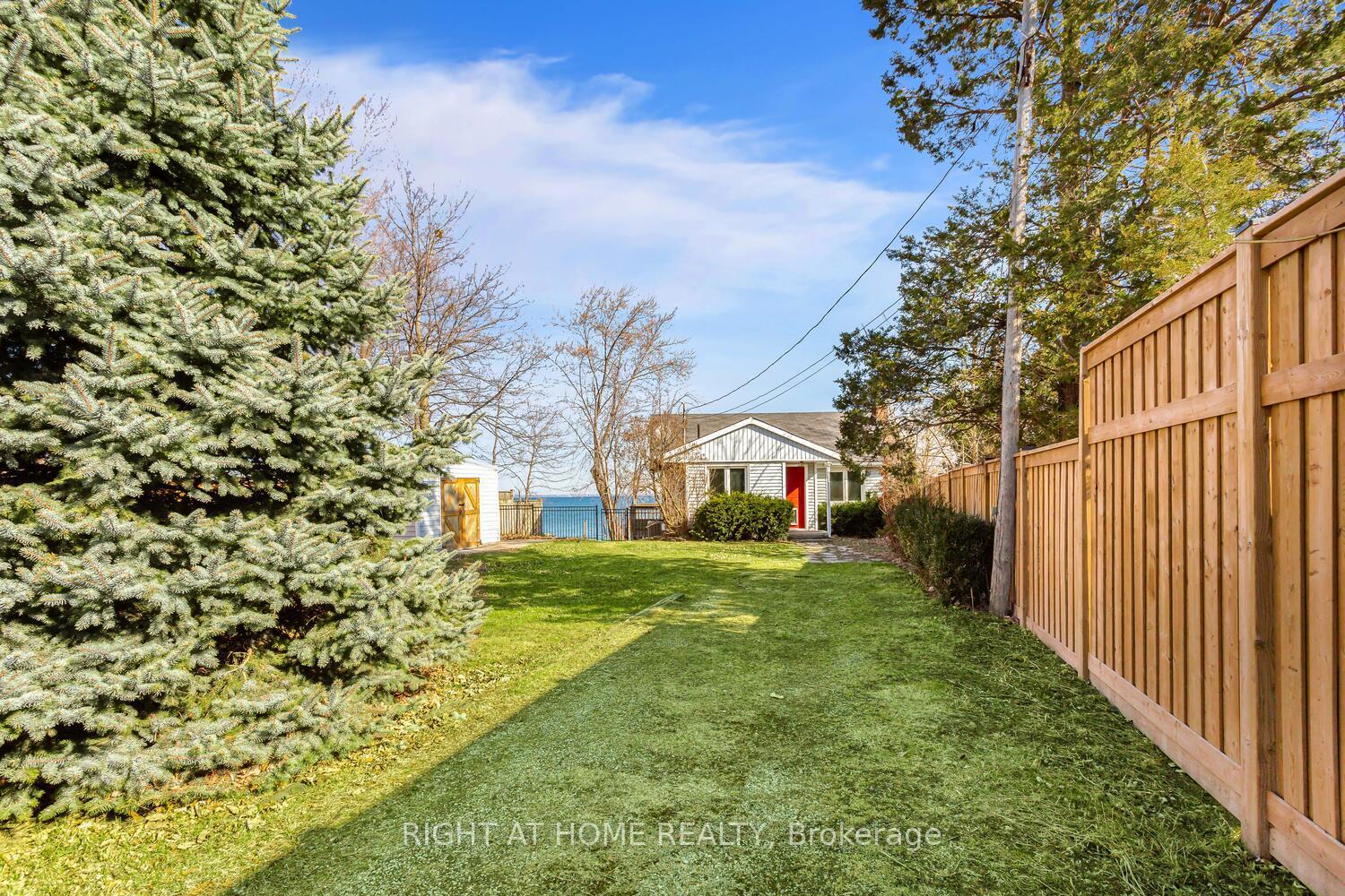 Photo 4 of 18 1/2 Lakeshore Drive, Hamilton, Stoney Creek — HOMEH