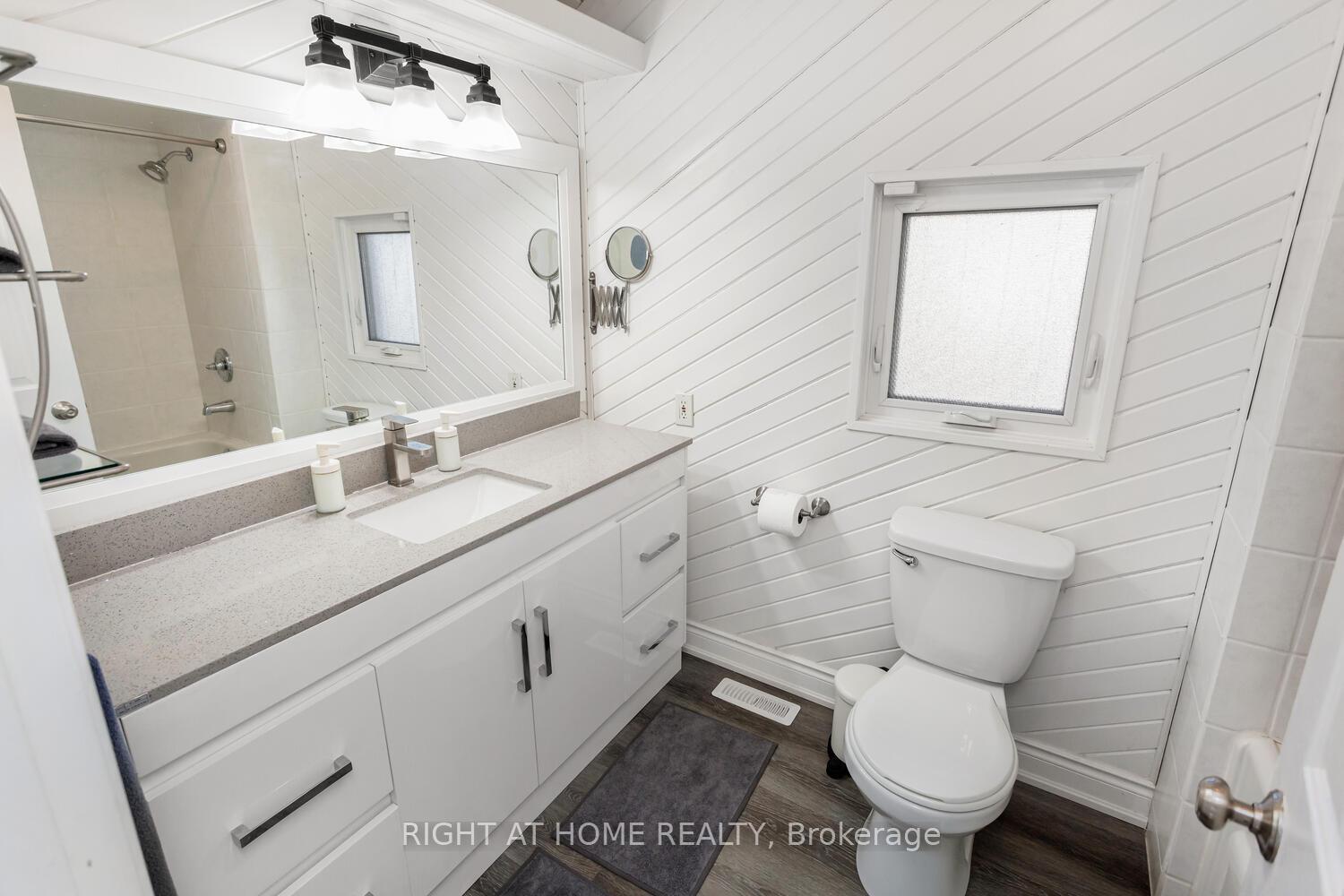 Photo 10 of 18 1/2 Lakeshore Drive, Hamilton, Stoney Creek — HOMEH