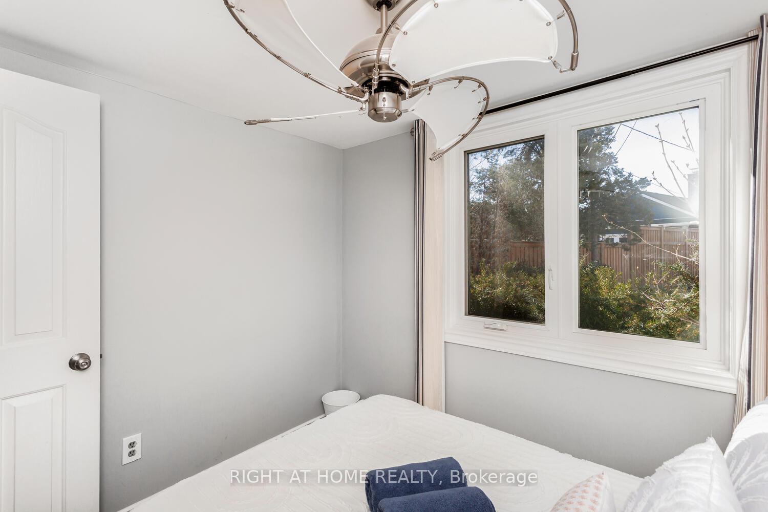Photo 12 of 18 1/2 Lakeshore Drive, Hamilton, Stoney Creek — HOMEH