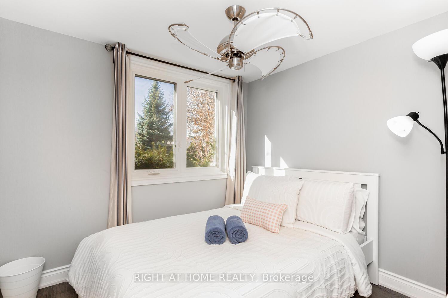 Photo 13 of 18 1/2 Lakeshore Drive, Hamilton, Stoney Creek — HOMEH