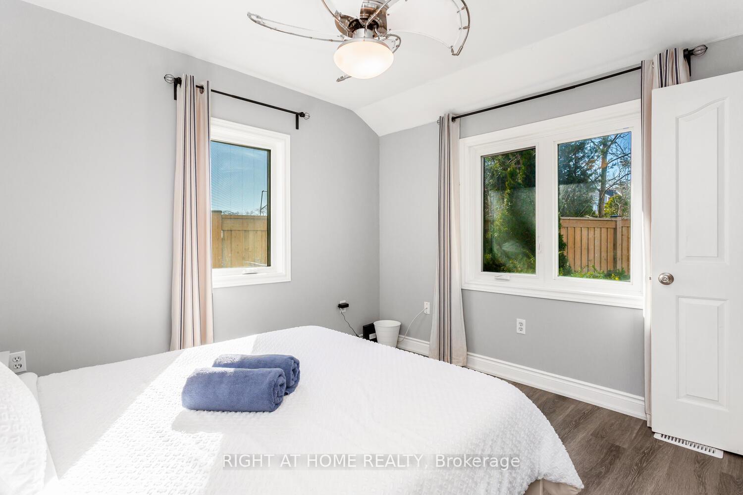 Photo 16 of 18 1/2 Lakeshore Drive, Hamilton, Stoney Creek — HOMEH