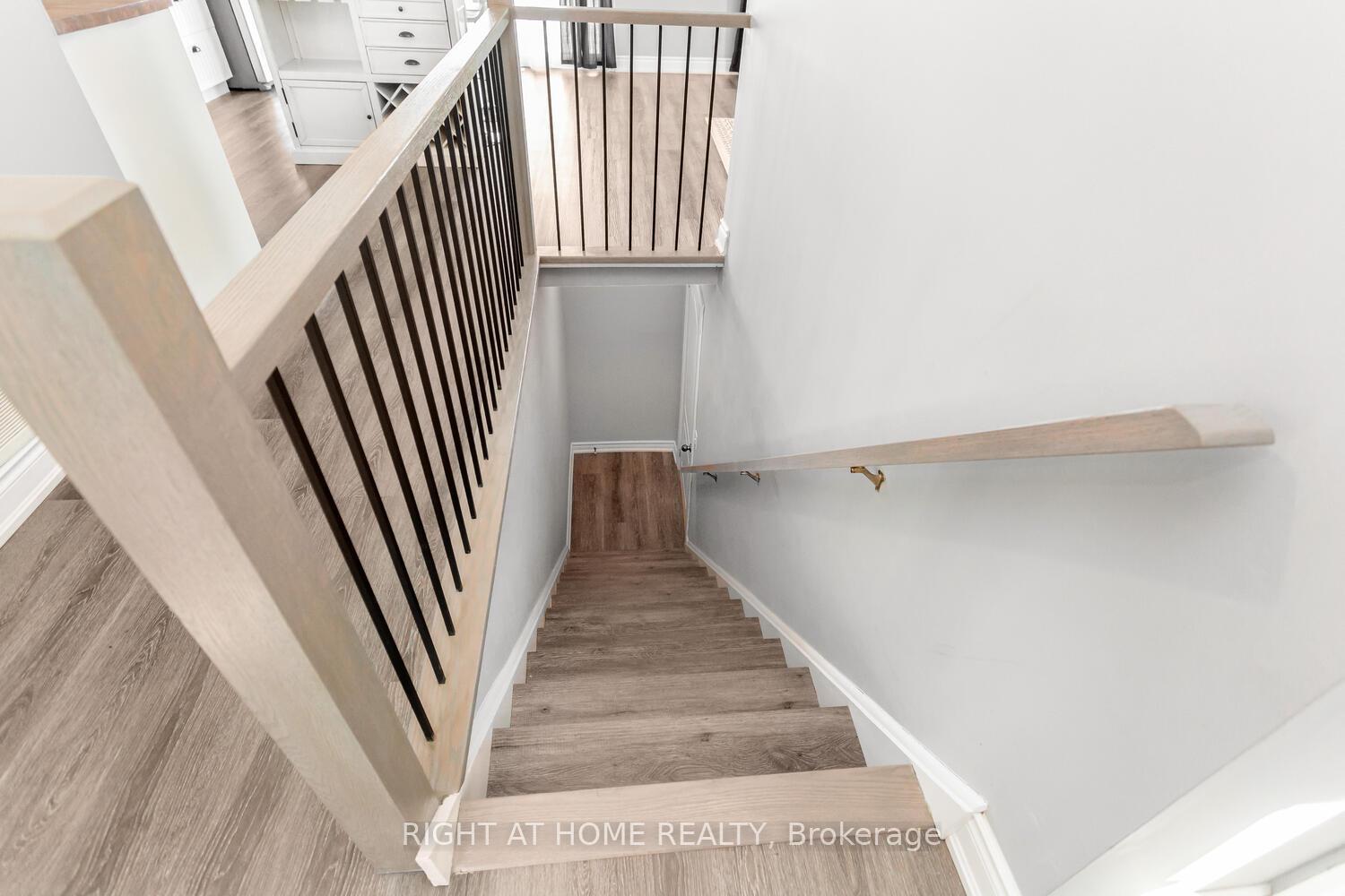 Photo 31 of 18 1/2 Lakeshore Drive, Hamilton, Stoney Creek — HOMEH