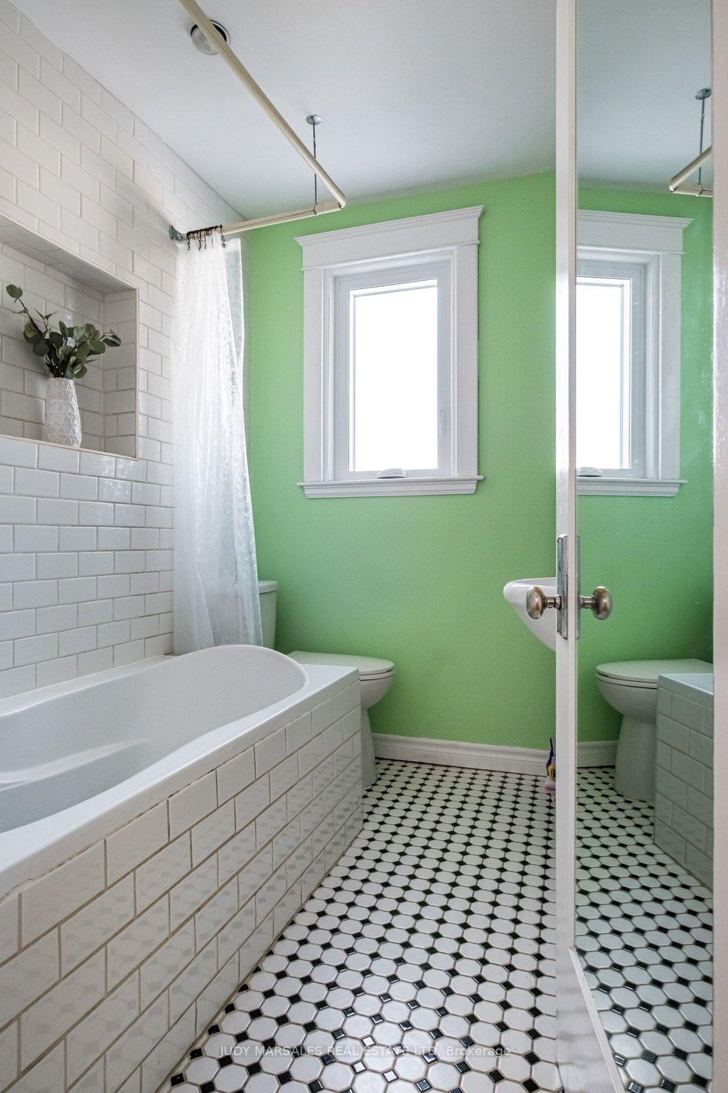 Photo 23 of 44 Cline Avenue N, Hamilton, Westdale — HOMEH