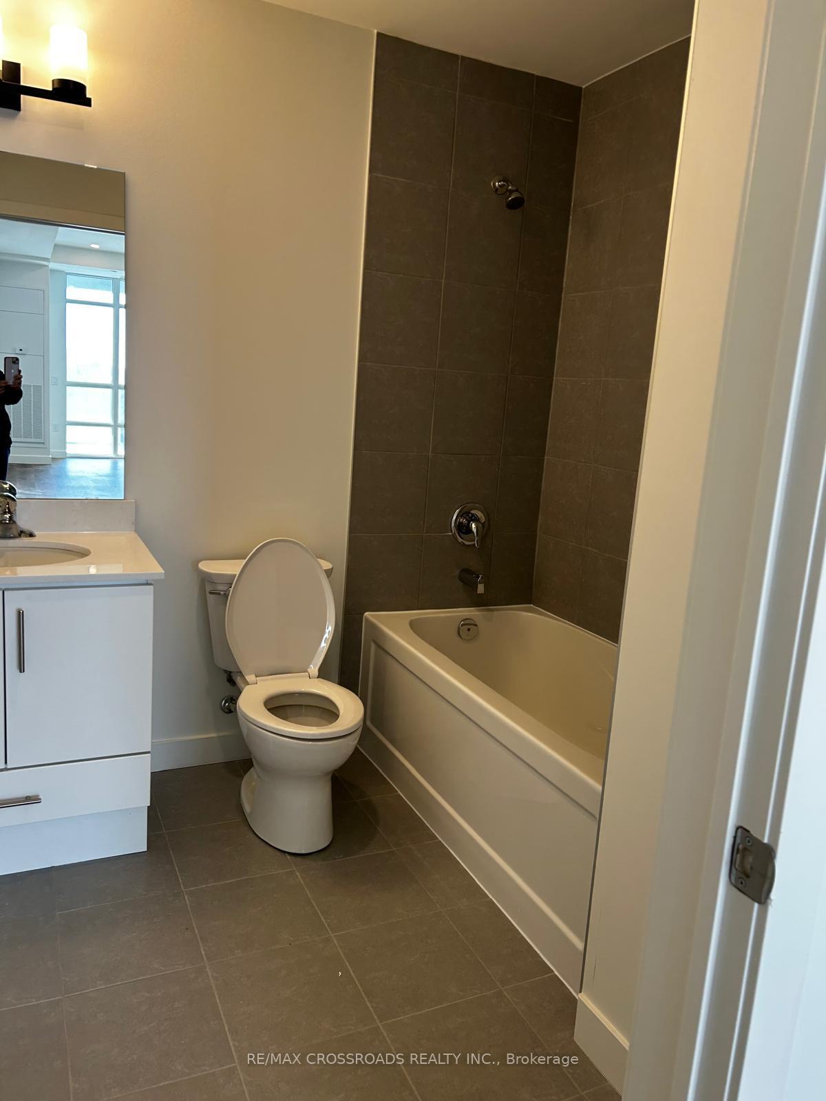 Photo 5 of Unit 614, 461 Green Road, Hamilton, Lakeshore — HOMEH