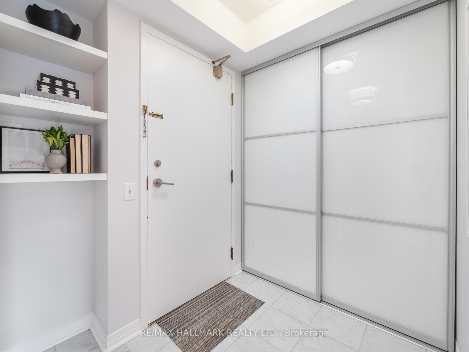 Photo 2 of Unit 809, 942 Yonge Street, Toronto, The Annex — HOMEH