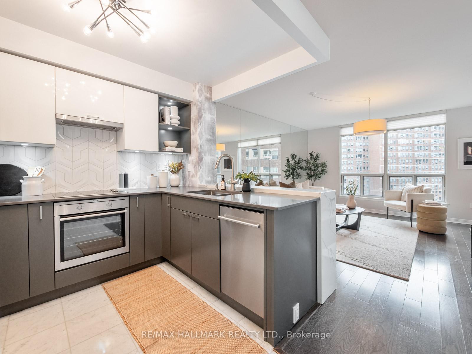 Photo 6 of Unit 809, 942 Yonge Street, Toronto, The Annex — HOMEH