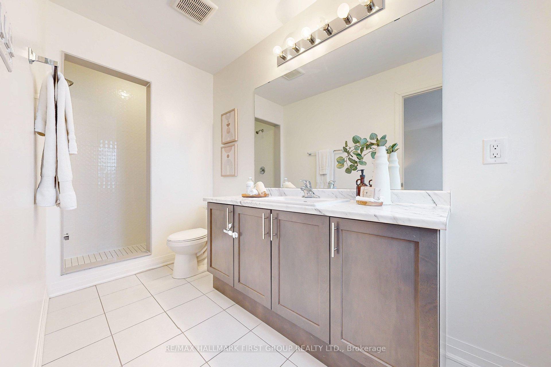 Photo 6 of Unit 42, 106 Caspian Square, Clarington, Bowmanville — HOMEH