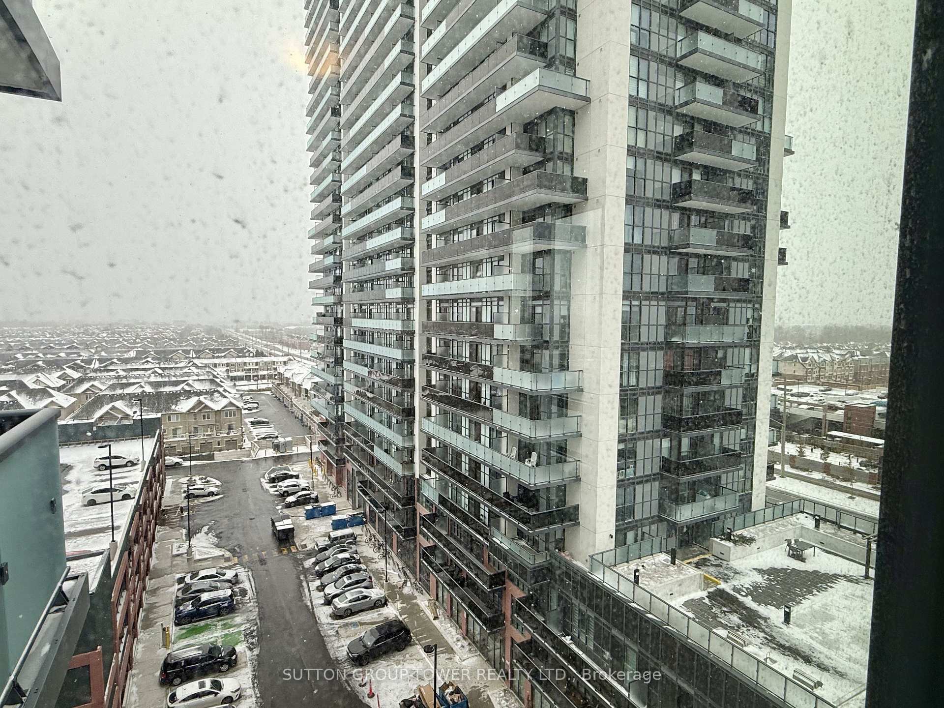 Photo 2 of Unit 926, 2545 Simcoe Street N, Oshawa, Windfields — HOMEH