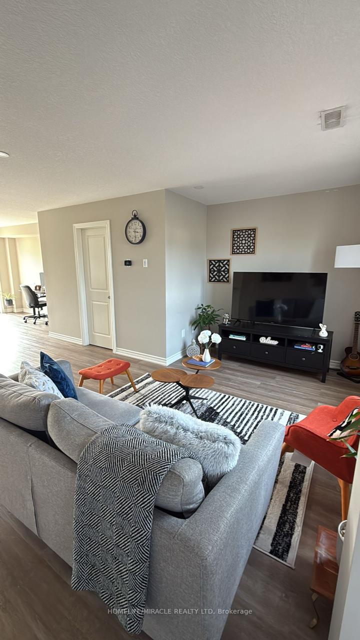 Photo 2 of Unit 45, 261 Chapel Hill Drive, Kitchener — HOMEH