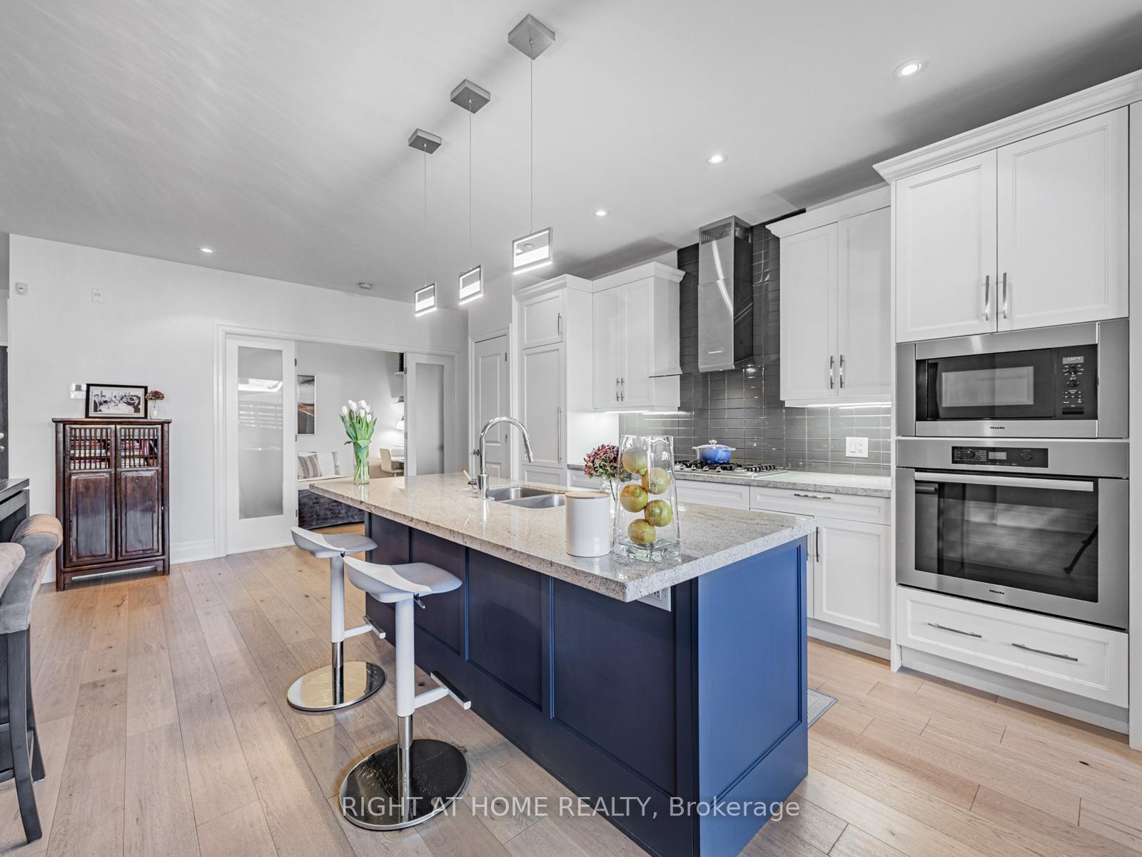 Photo 4 of Unit 207, 1 Rainsford Road, Toronto, The Beaches — HOMEH