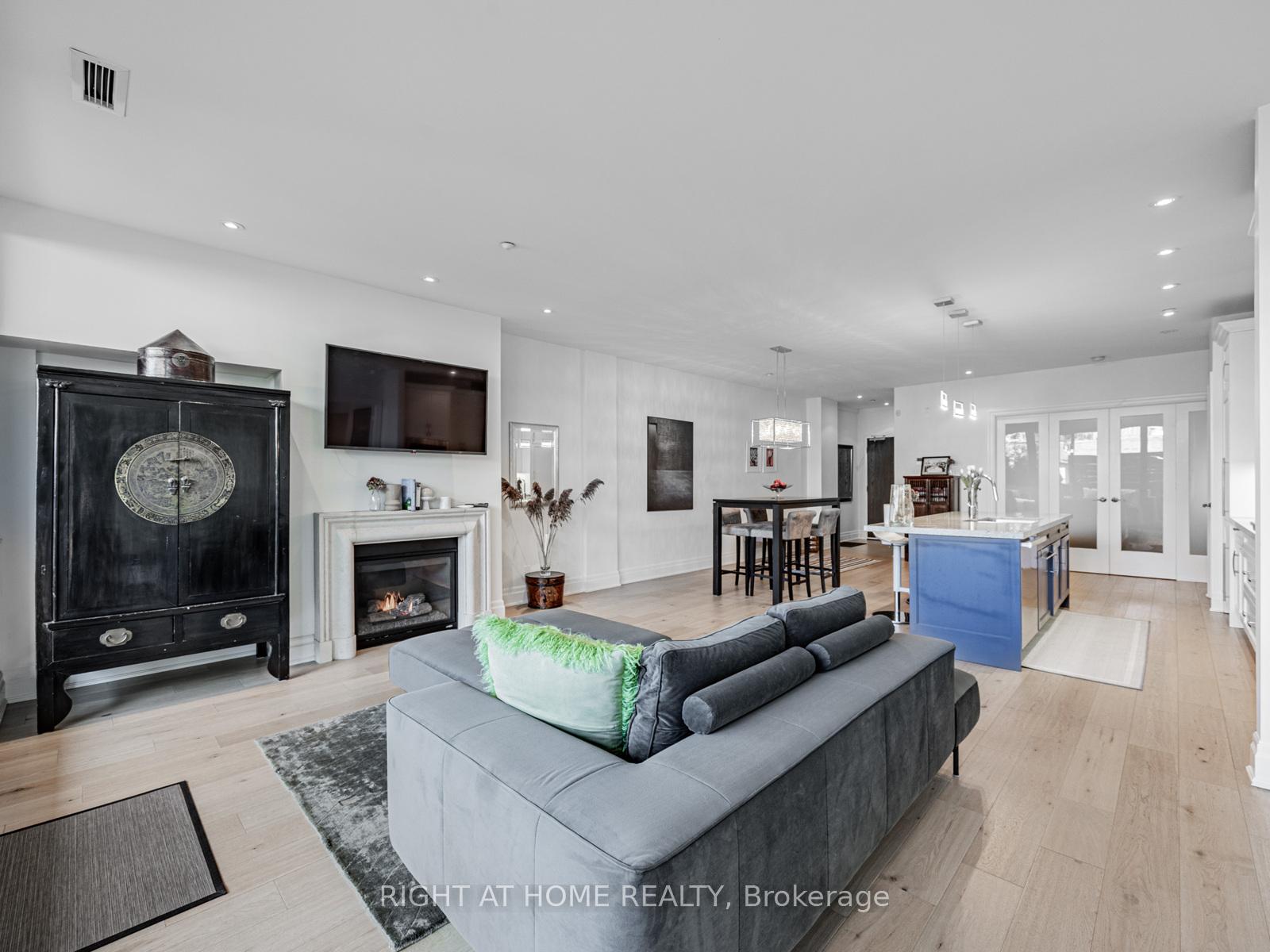 Photo 6 of Unit 207, 1 Rainsford Road, Toronto, The Beaches — HOMEH