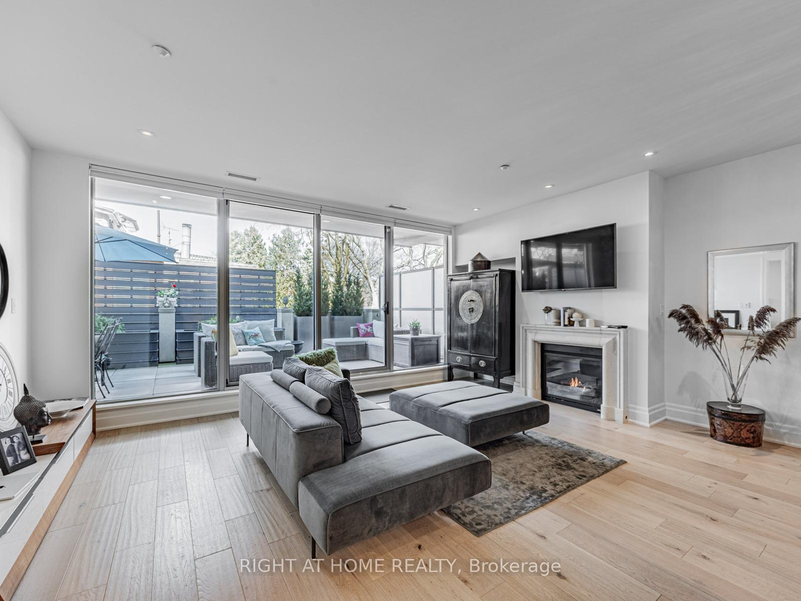 Photo 7 of Unit 207, 1 Rainsford Road, Toronto, The Beaches — HOMEH