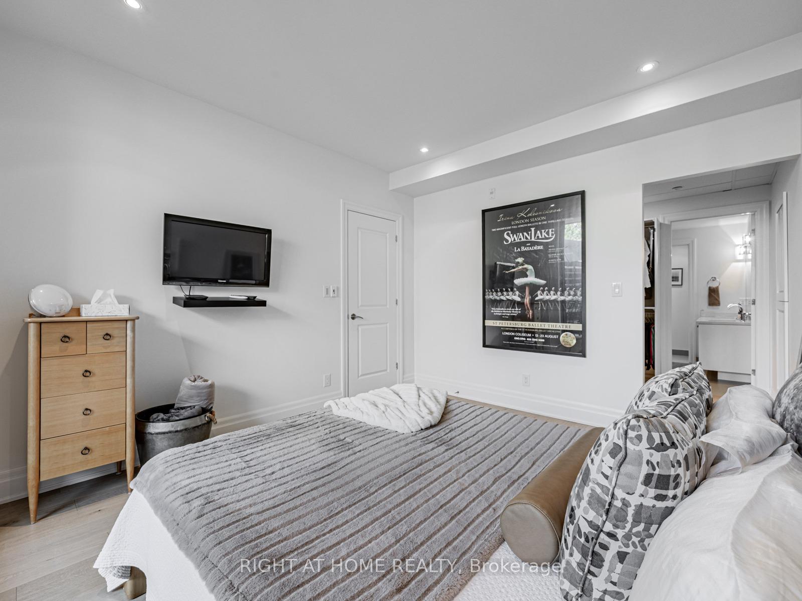 Photo 9 of Unit 207, 1 Rainsford Road, Toronto, The Beaches — HOMEH