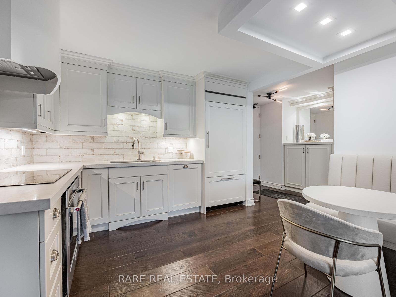 Photo 4 of Unit 302, 449 Walmer Road, Toronto, Forest Hill South — HOMEH