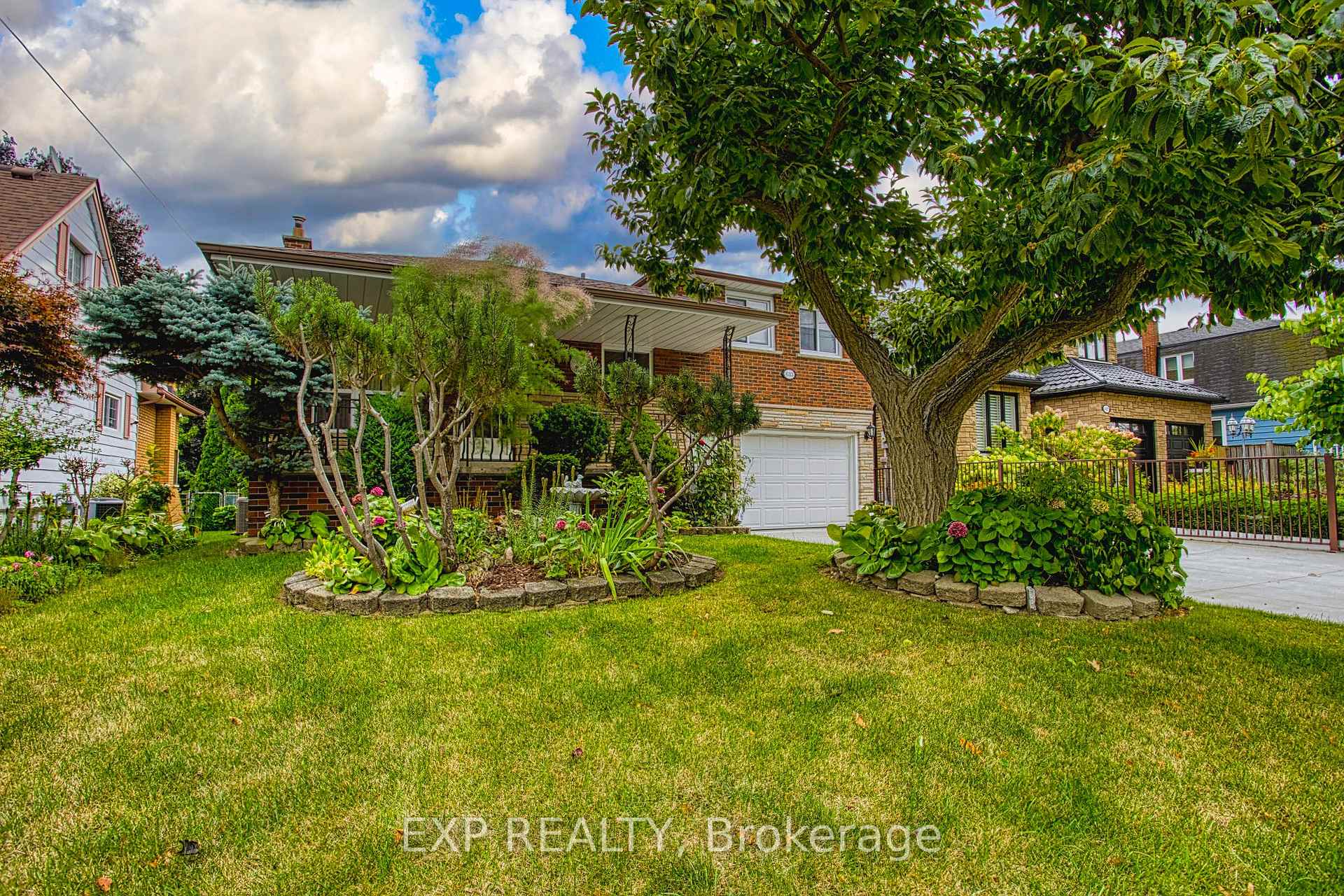 Photo 2 of 633 Rosseau Road, Hamilton, Rosedale — HOMEH