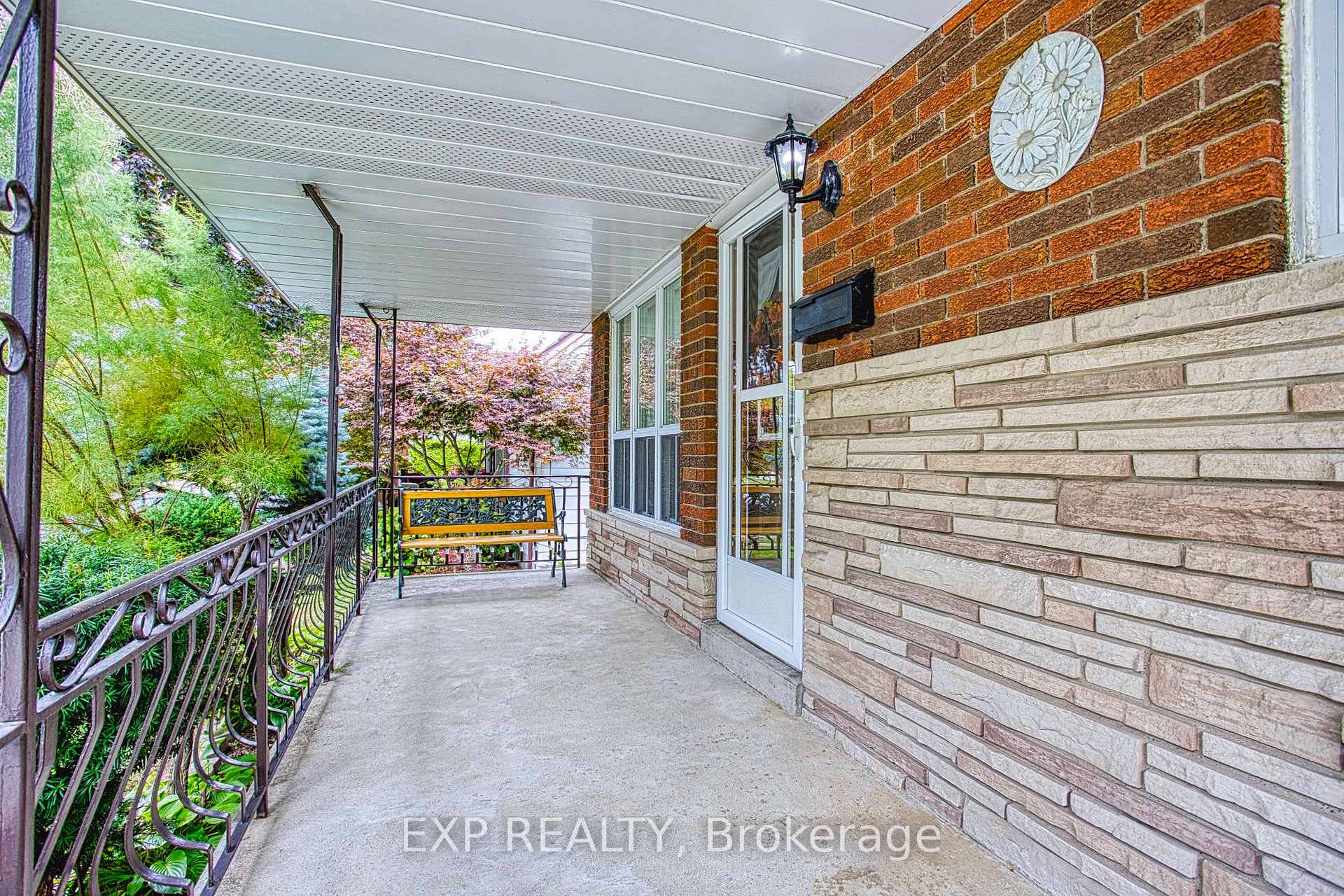 Photo 3 of 633 Rosseau Road, Hamilton, Rosedale — HOMEH