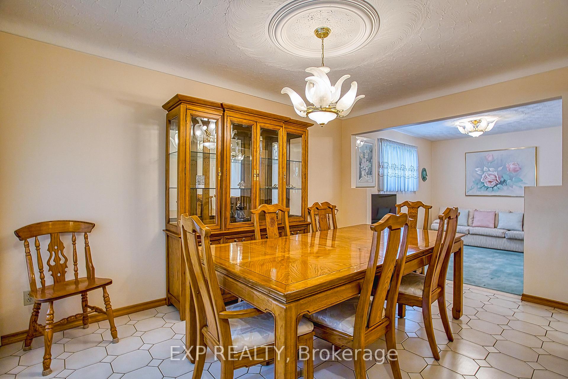 Photo 4 of 633 Rosseau Road, Hamilton, Rosedale — HOMEH