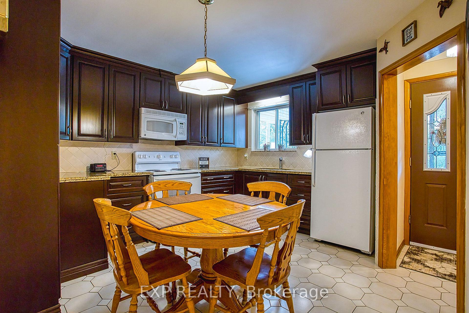Photo 7 of 633 Rosseau Road, Hamilton, Rosedale — HOMEH