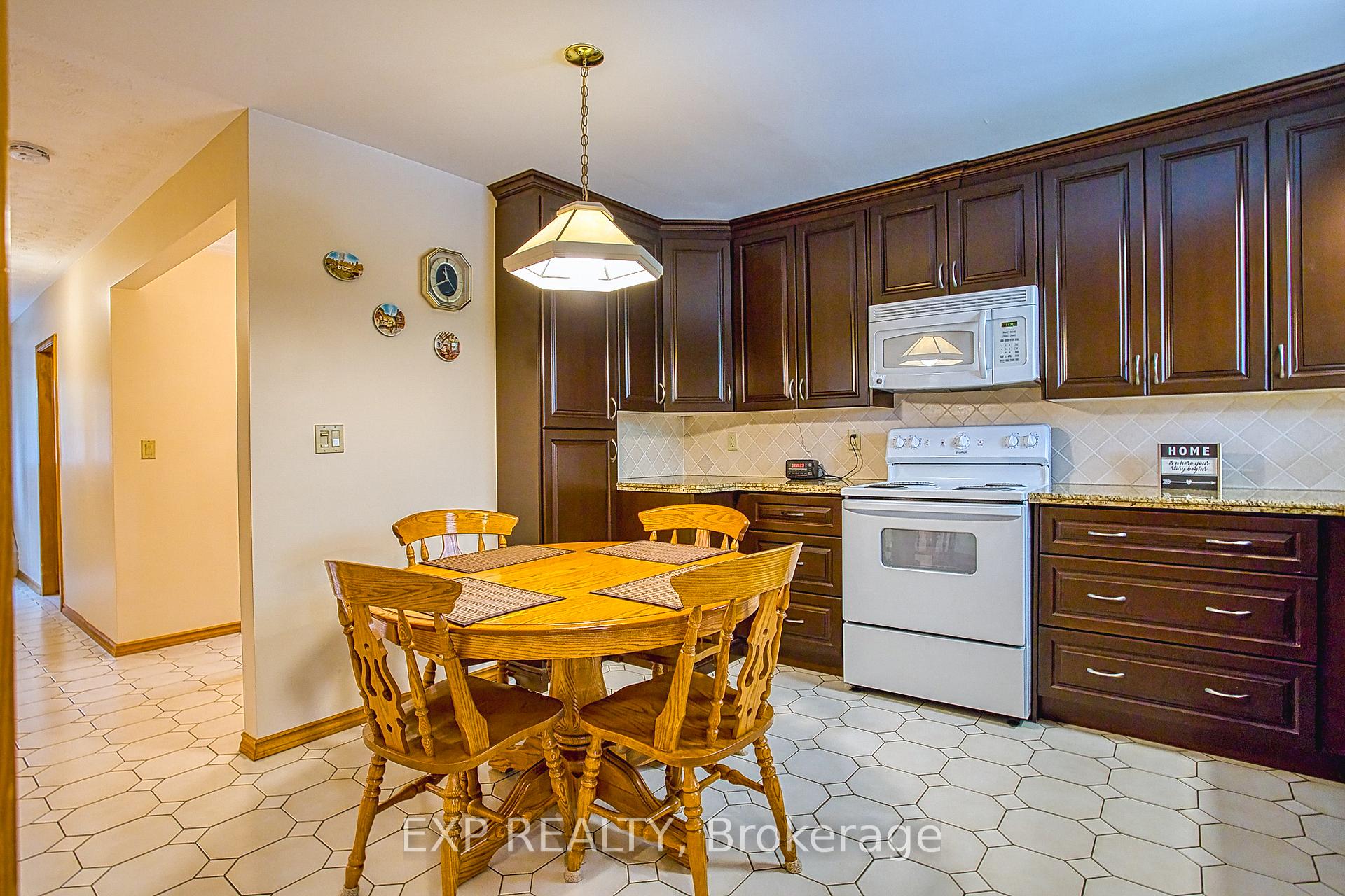 Photo 8 of 633 Rosseau Road, Hamilton, Rosedale — HOMEH