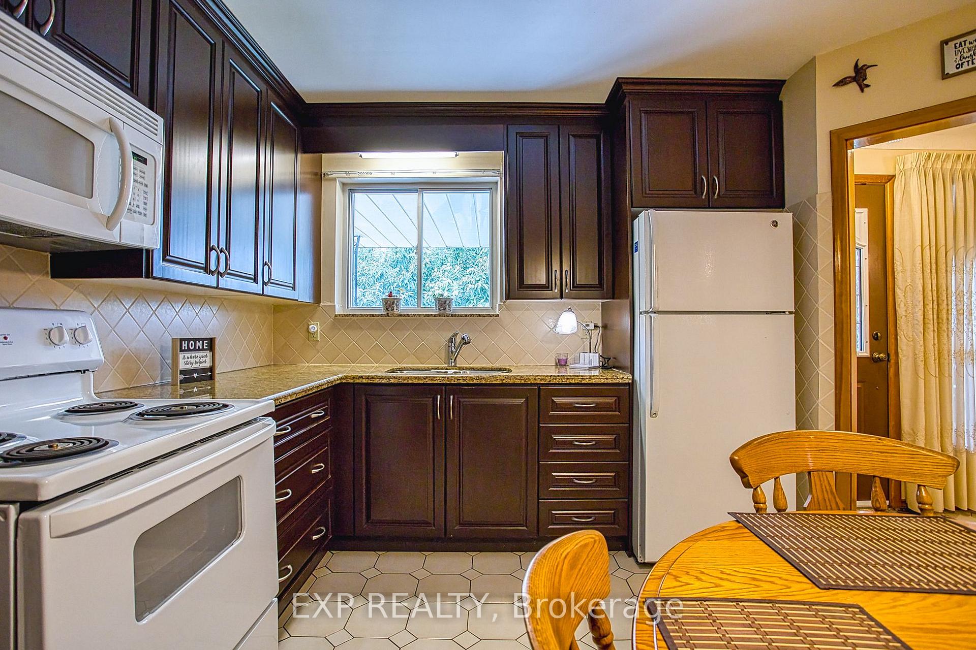 Photo 9 of 633 Rosseau Road, Hamilton, Rosedale — HOMEH