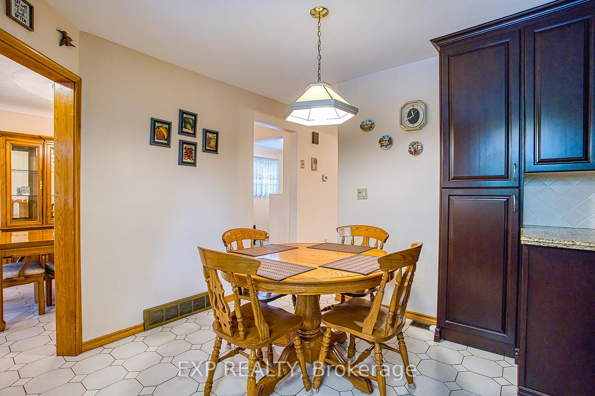 Photo 10 of 633 Rosseau Road, Hamilton, Rosedale — HOMEH