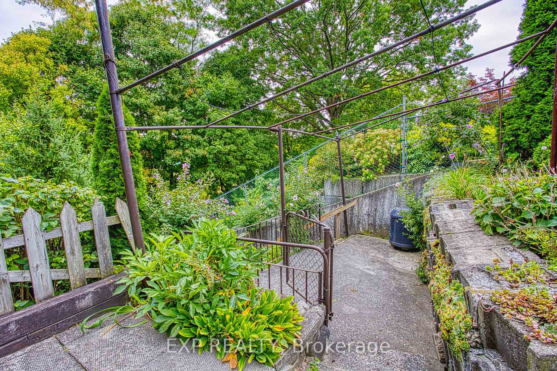 Photo 38 of 633 Rosseau Road, Hamilton, Rosedale — HOMEH