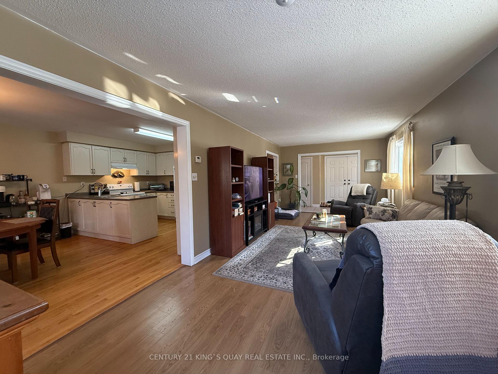 Photo 4 of 112 Deerglen Terrace, Aurora, Aurora Estates — HOMEH