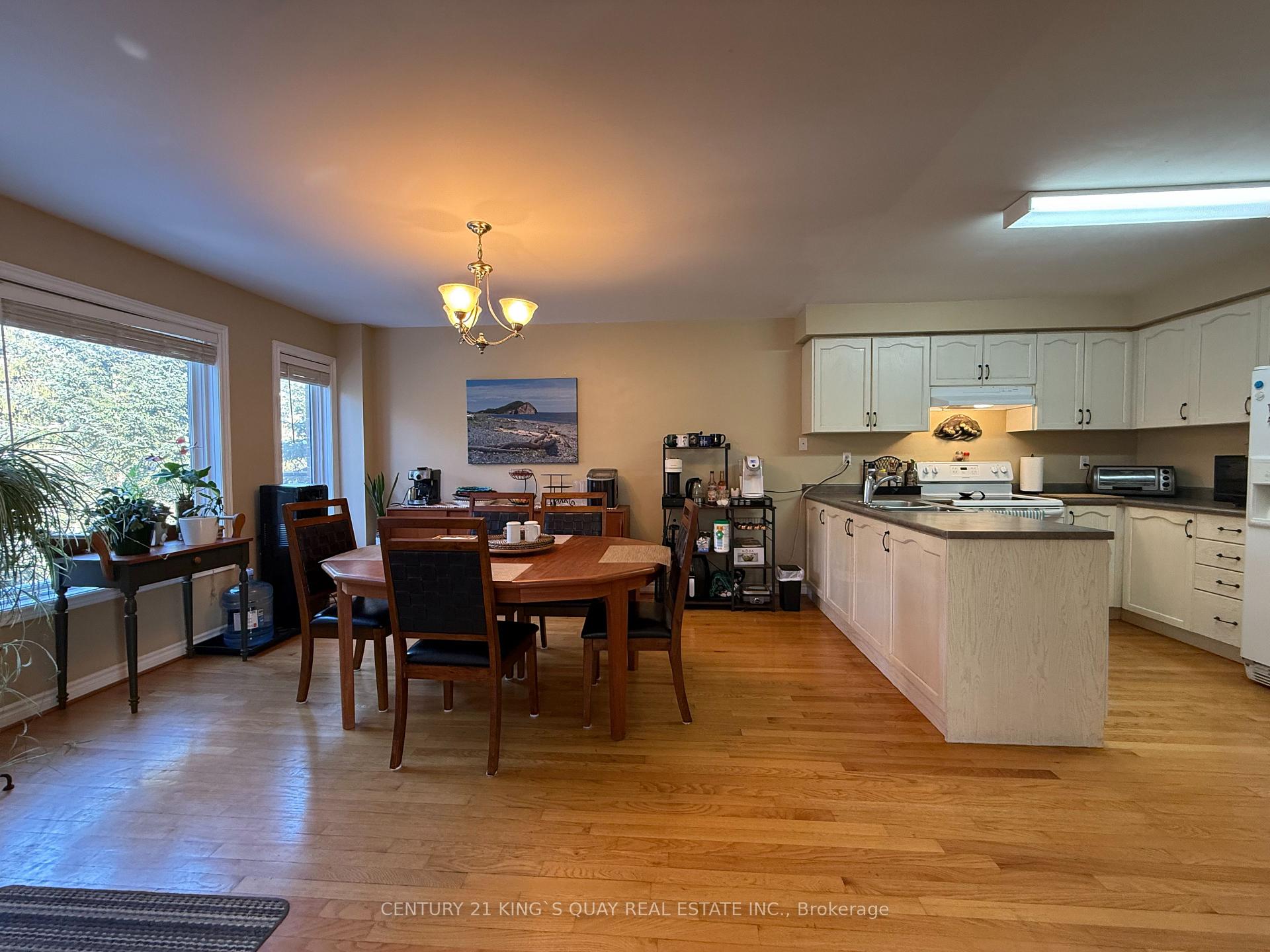 Photo 5 of 112 Deerglen Terrace, Aurora, Aurora Estates — HOMEH