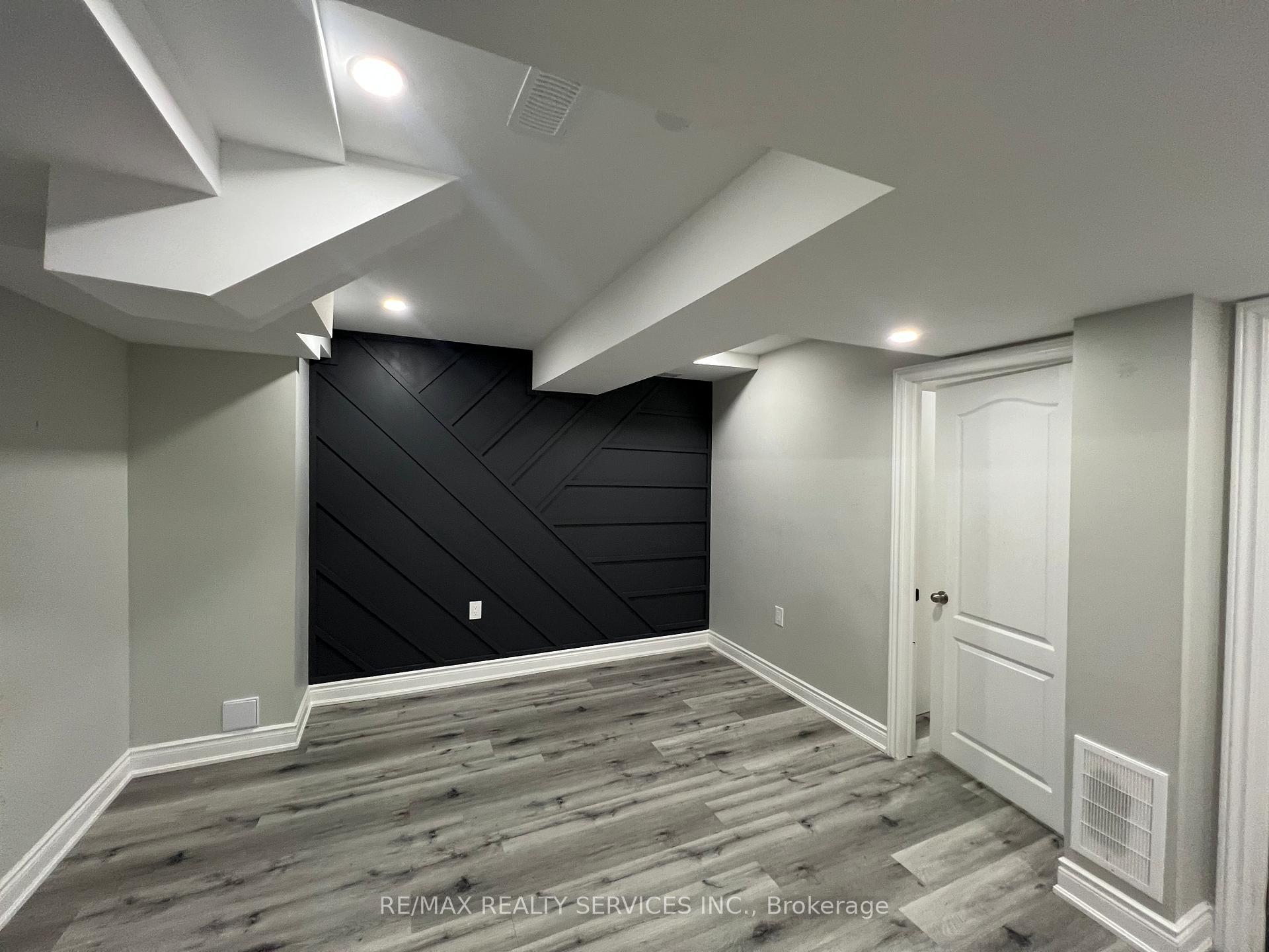 Photo 2 of 97 Cobriza Crescent SE, Brampton, Northwest Brampton — HOMEH