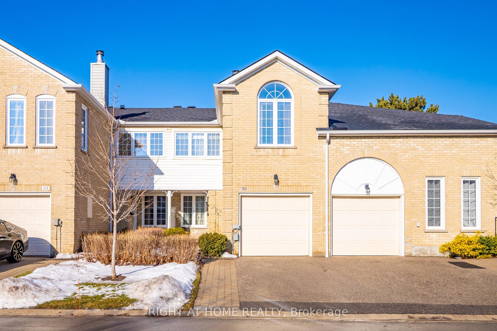 Photo 3 of 25 Heathcliffe Square, Brampton, Central Park — HOMEH