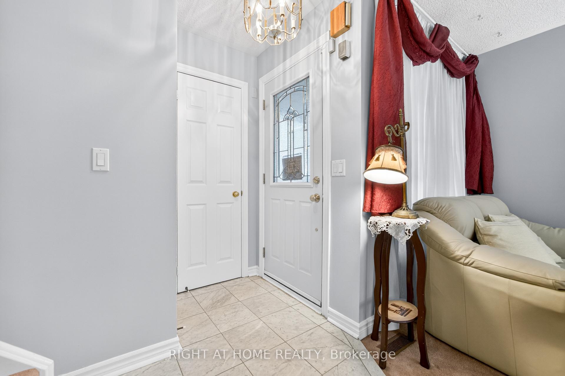 Photo 15 of 25 Heathcliffe Square, Brampton, Central Park — HOMEH