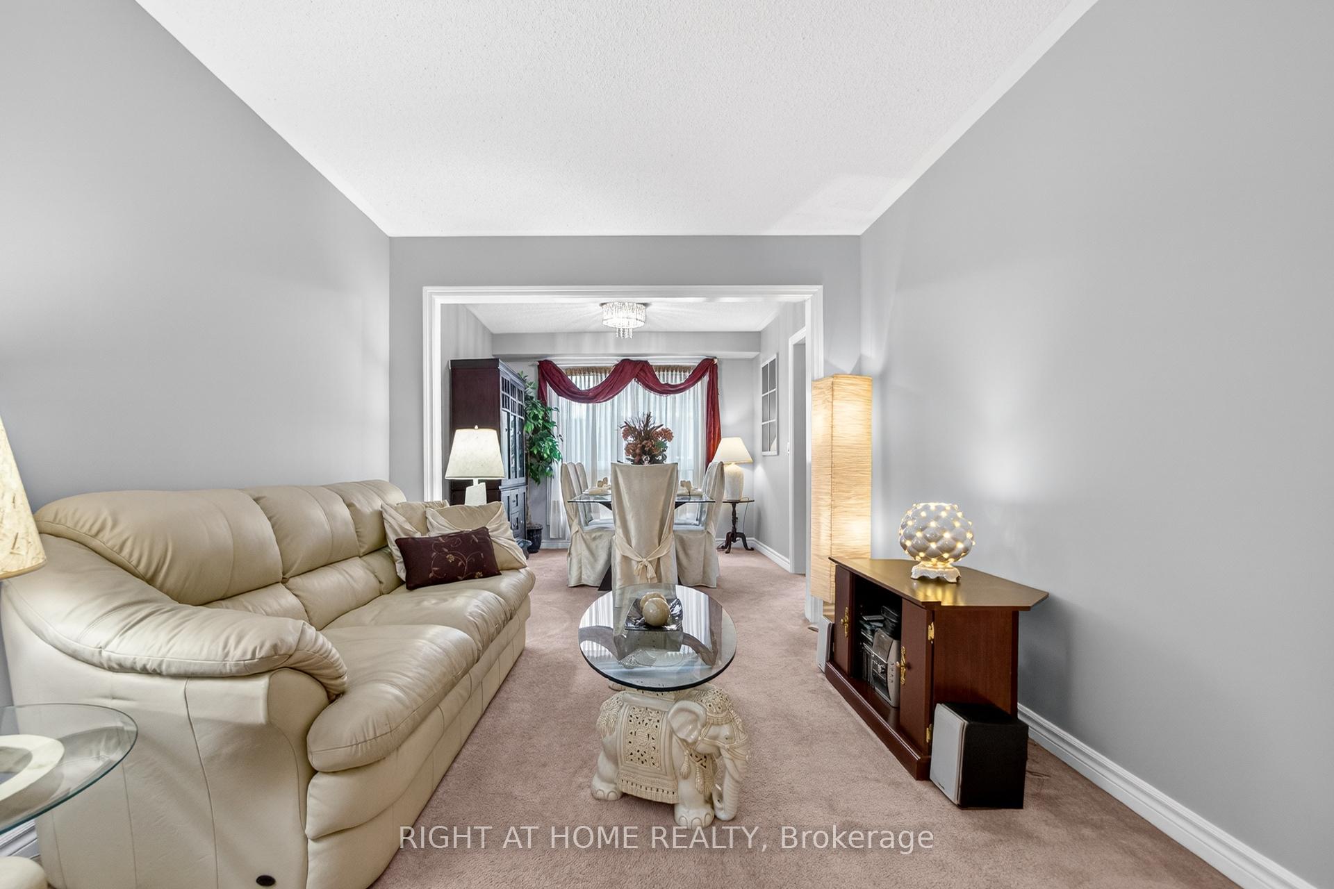 Photo 11 of 25 Heathcliffe Square, Brampton, Central Park — HOMEH