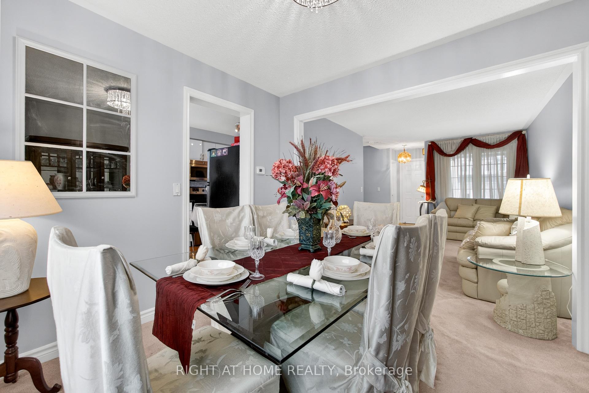 Photo 4 of 25 Heathcliffe Square, Brampton, Central Park — HOMEH
