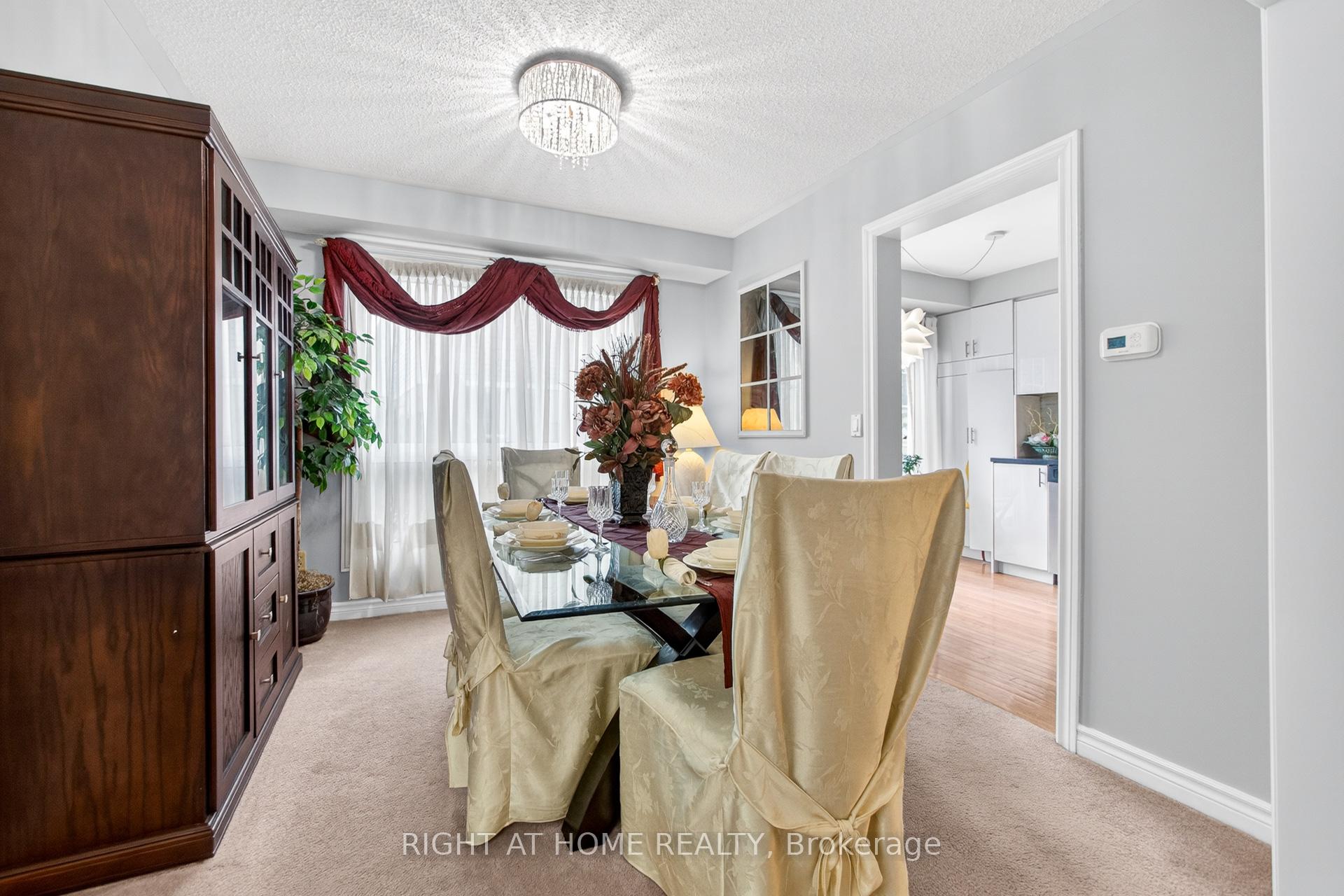 Photo 5 of 25 Heathcliffe Square, Brampton, Central Park — HOMEH