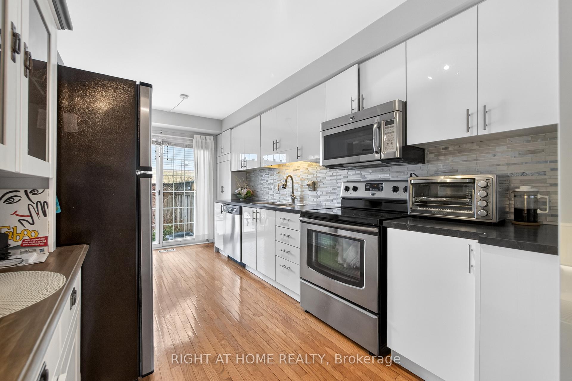 Photo 38 of 25 Heathcliffe Square, Brampton, Central Park — HOMEH