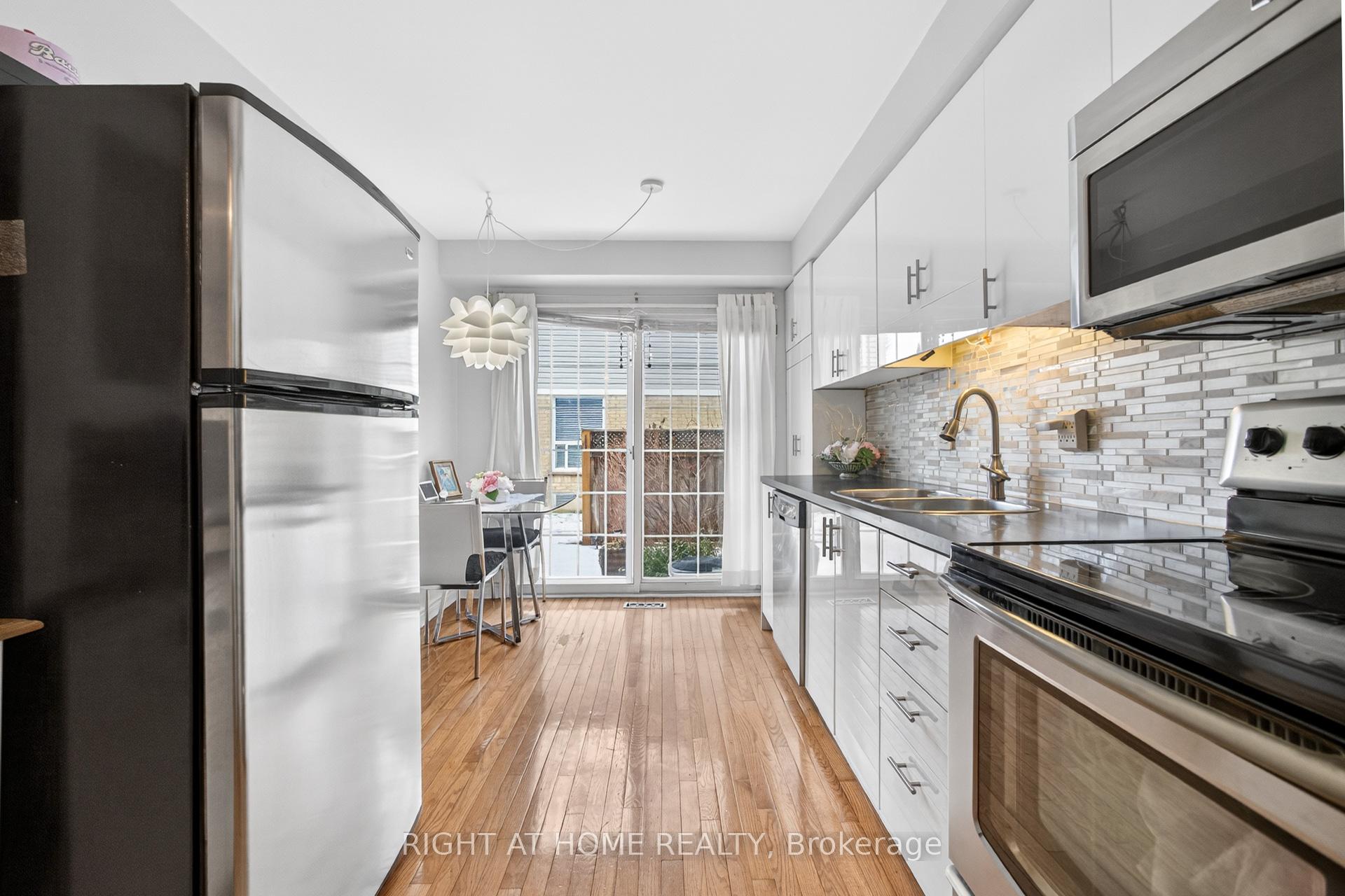 Photo 33 of 25 Heathcliffe Square, Brampton, Central Park — HOMEH