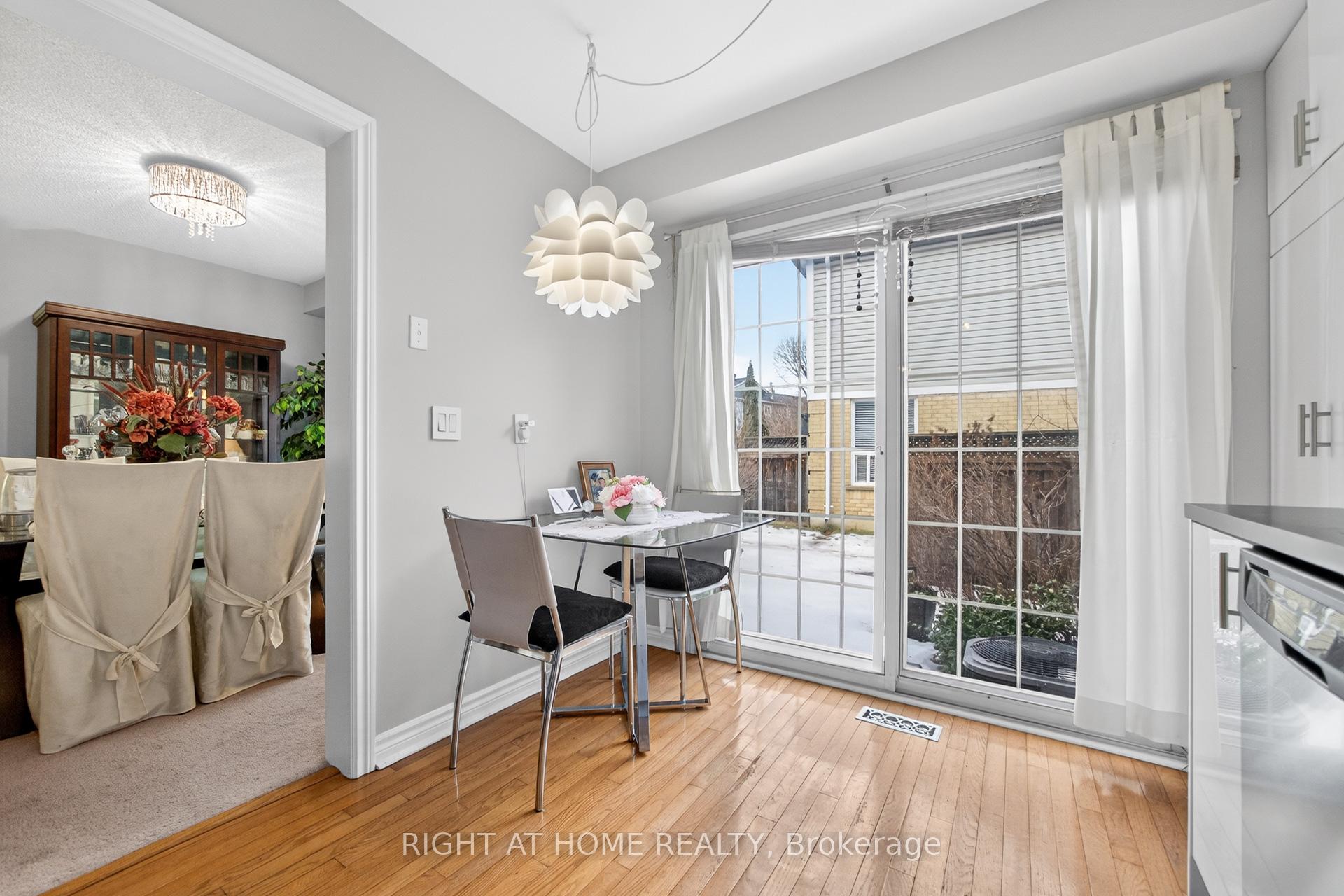 Photo 29 of 25 Heathcliffe Square, Brampton, Central Park — HOMEH