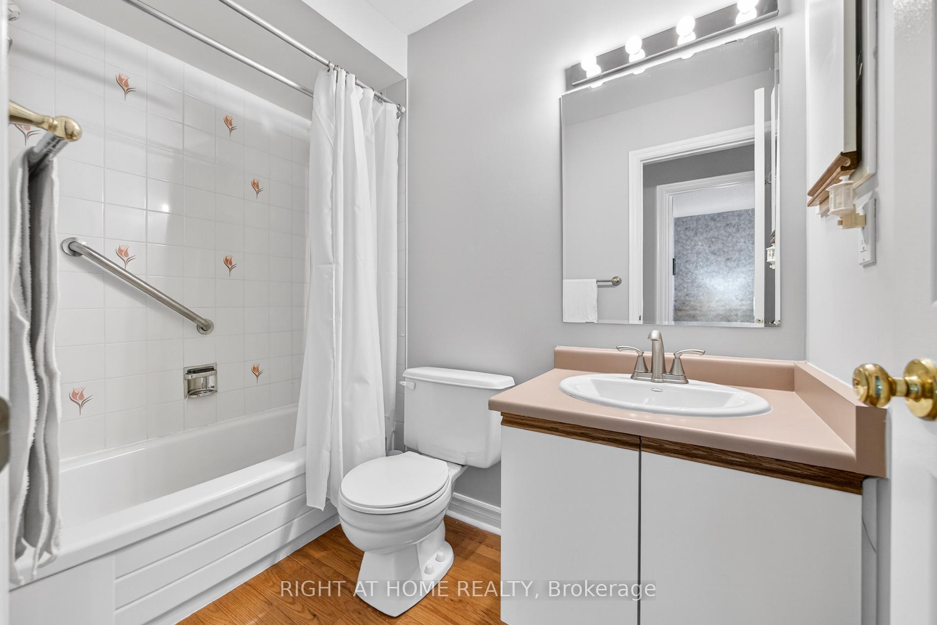 Photo 24 of 25 Heathcliffe Square, Brampton, Central Park — HOMEH