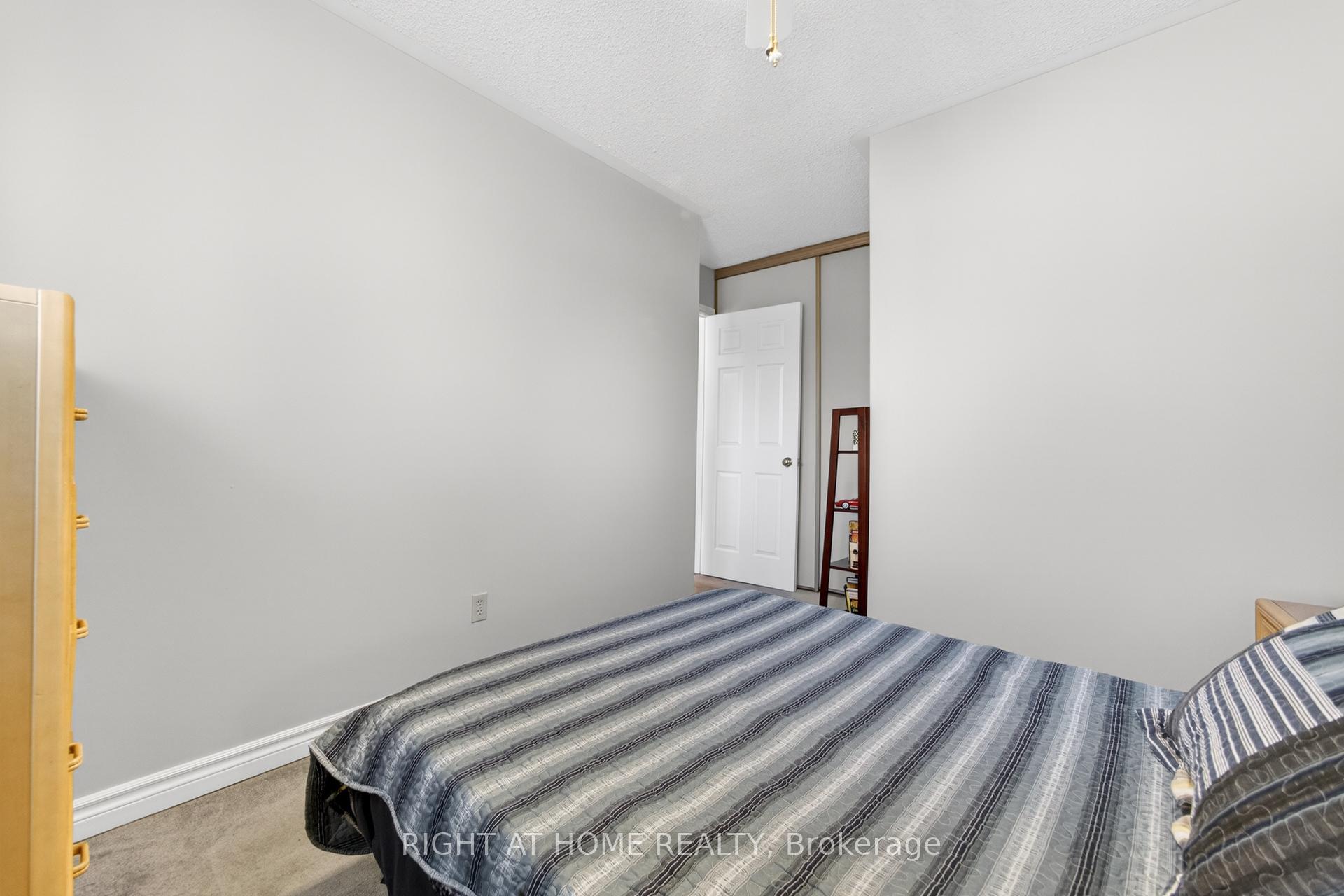 Photo 26 of 25 Heathcliffe Square, Brampton, Central Park — HOMEH