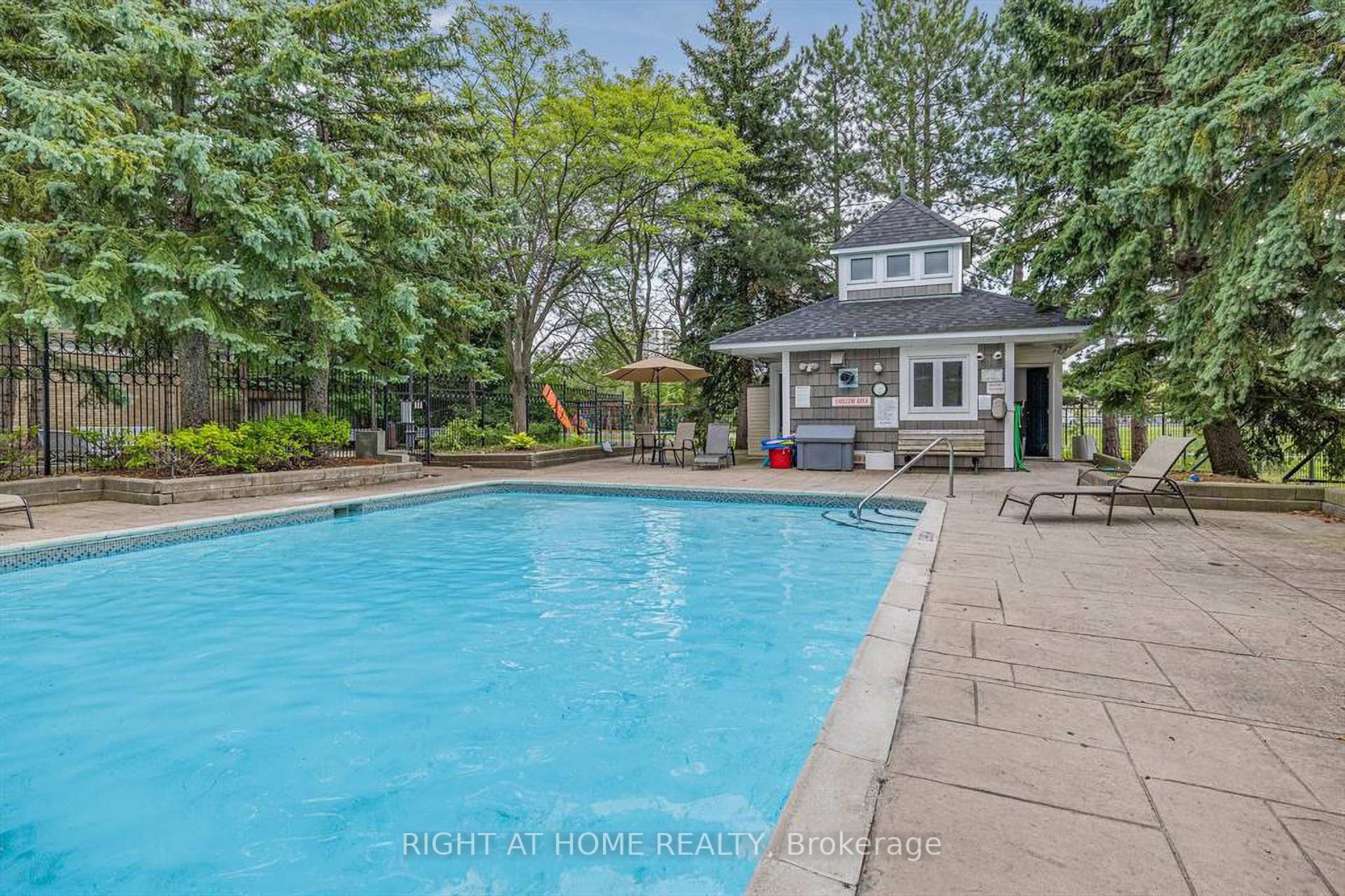 Photo 43 of 25 Heathcliffe Square, Brampton, Central Park — HOMEH