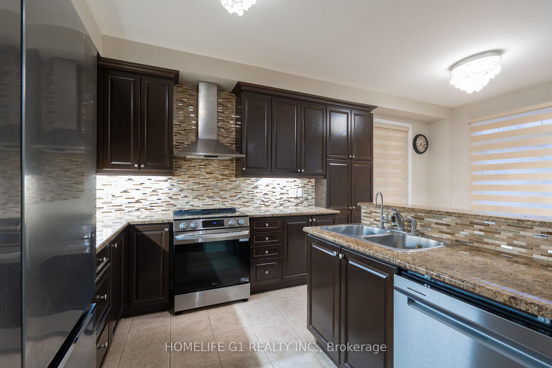 Photo 31 of 79 Heslop Circle, Brampton, Sandringham-Wellington — HOMEH