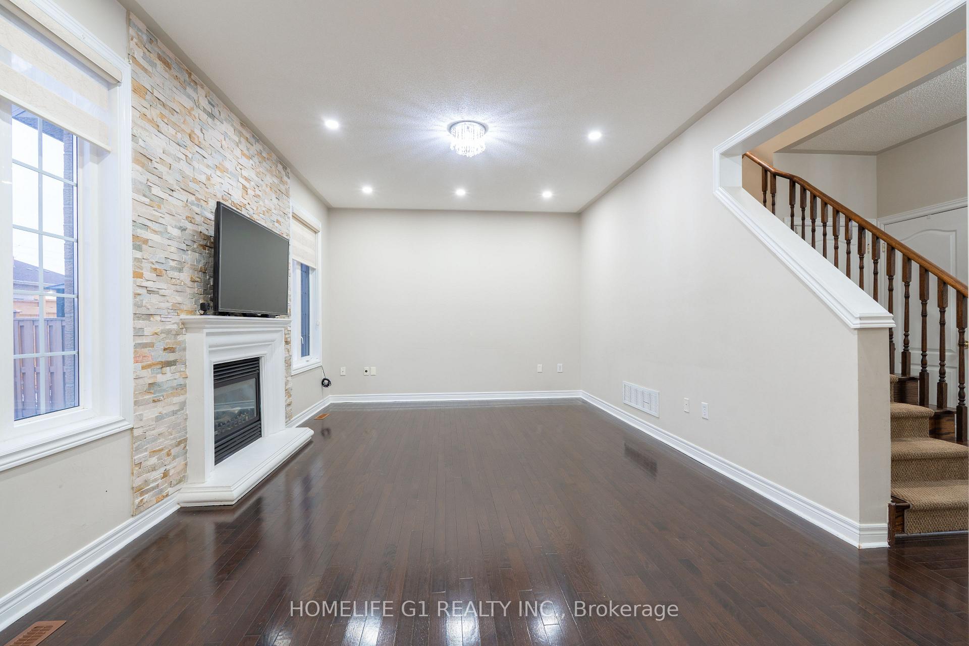 Photo 23 of 79 Heslop Circle, Brampton, Sandringham-Wellington — HOMEH