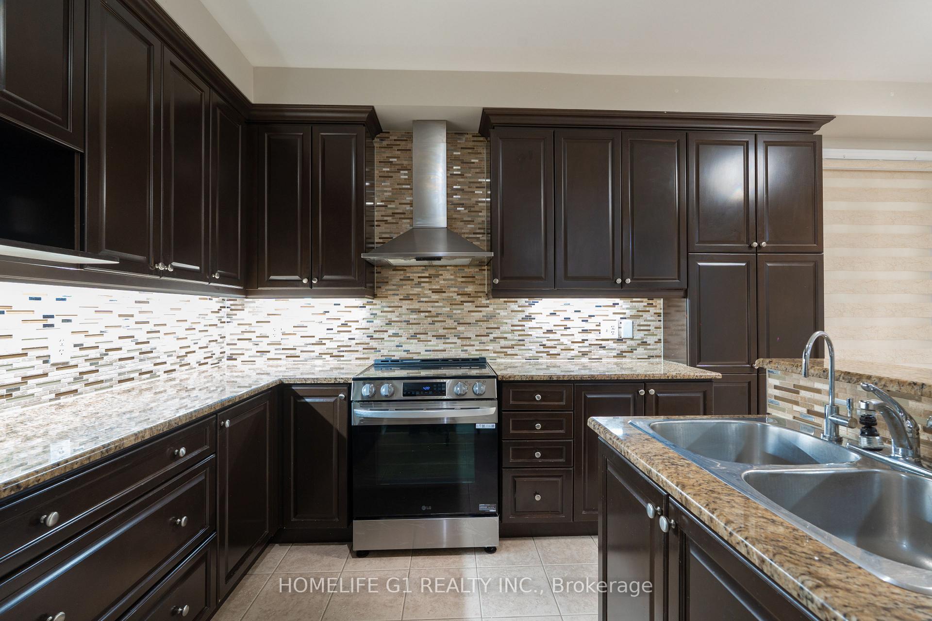 Photo 35 of 79 Heslop Circle, Brampton, Sandringham-Wellington — HOMEH