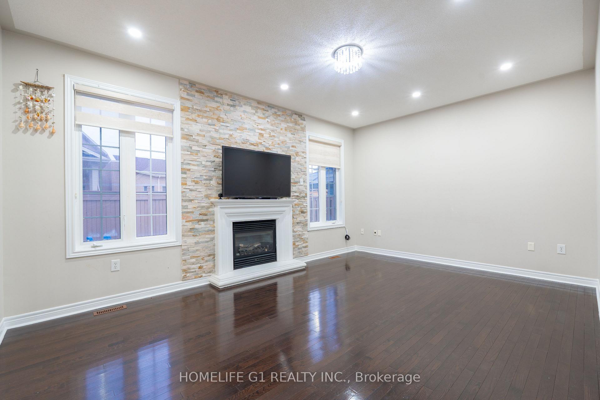 Photo 43 of 79 Heslop Circle, Brampton, Sandringham-Wellington — HOMEH