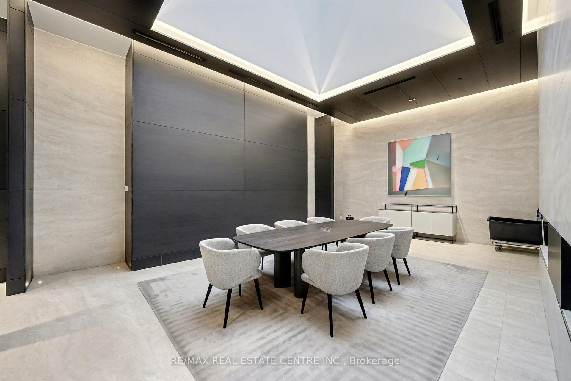 Photo 3 of Unit 5404, 2221 Yonge Street, Toronto, Mount Pleasant West — HOMEH