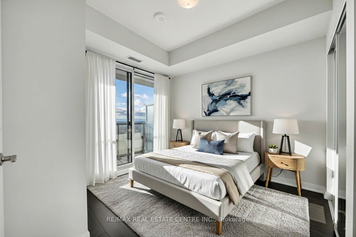 Photo 15 of Unit 5404, 2221 Yonge Street, Toronto, Mount Pleasant West — HOMEH