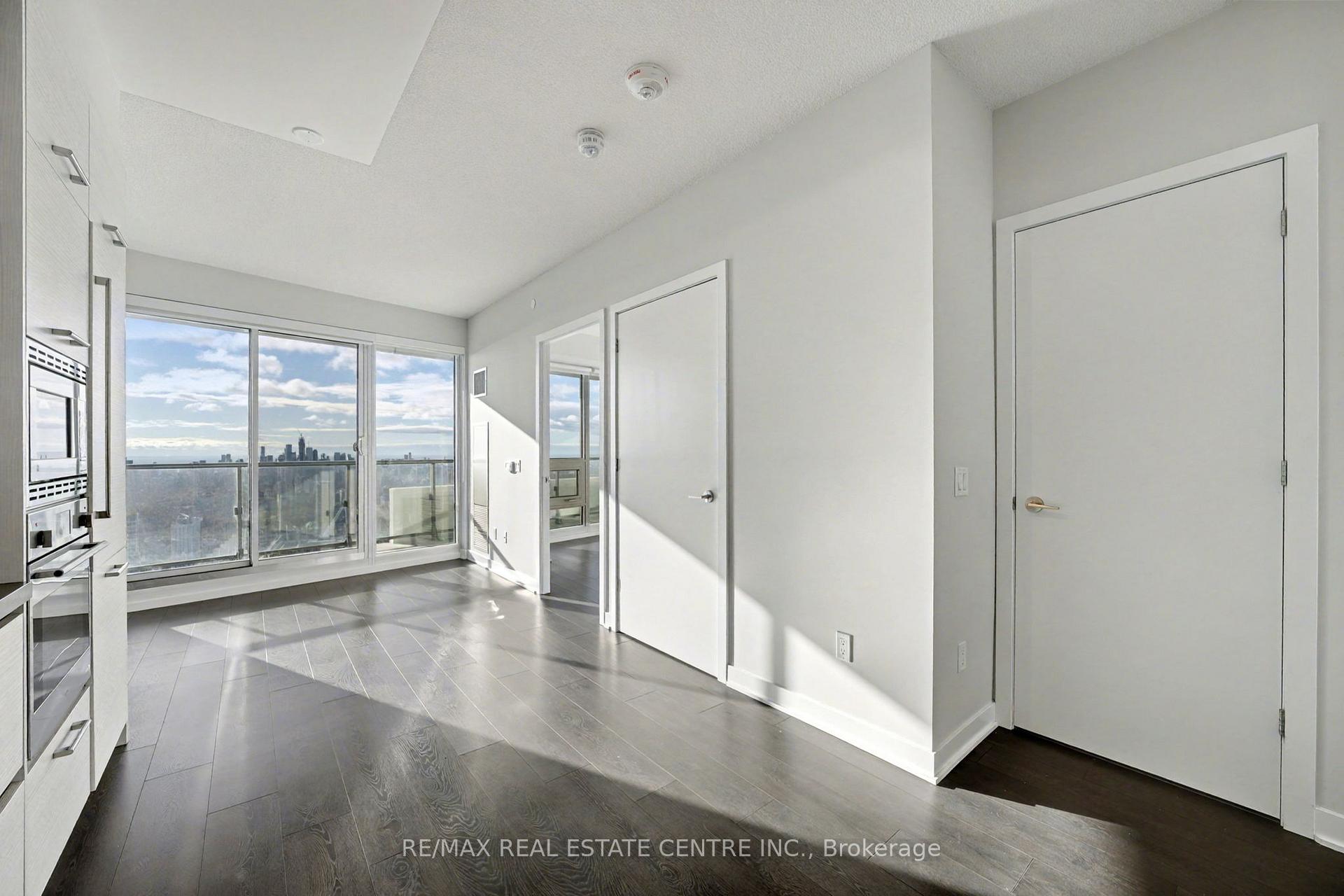 Photo 5 of Unit 5404, 2221 Yonge Street, Toronto, Mount Pleasant West — HOMEH
