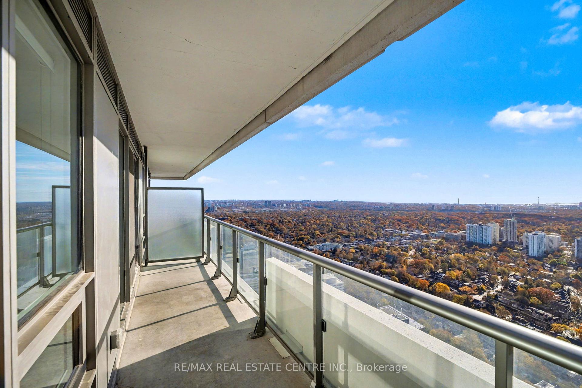 Photo 6 of Unit 5404, 2221 Yonge Street, Toronto, Mount Pleasant West — HOMEH