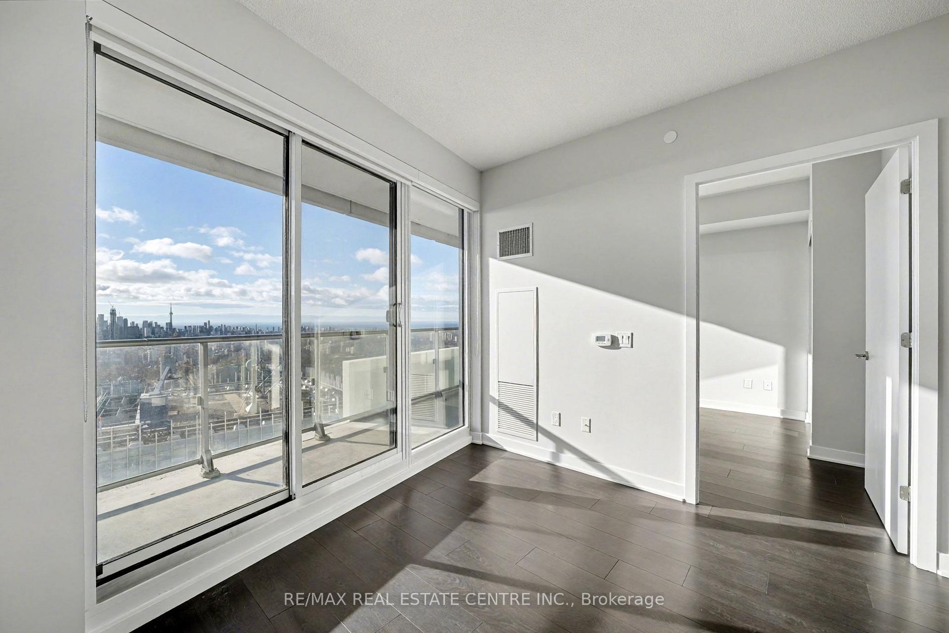 Photo 7 of Unit 5404, 2221 Yonge Street, Toronto, Mount Pleasant West — HOMEH